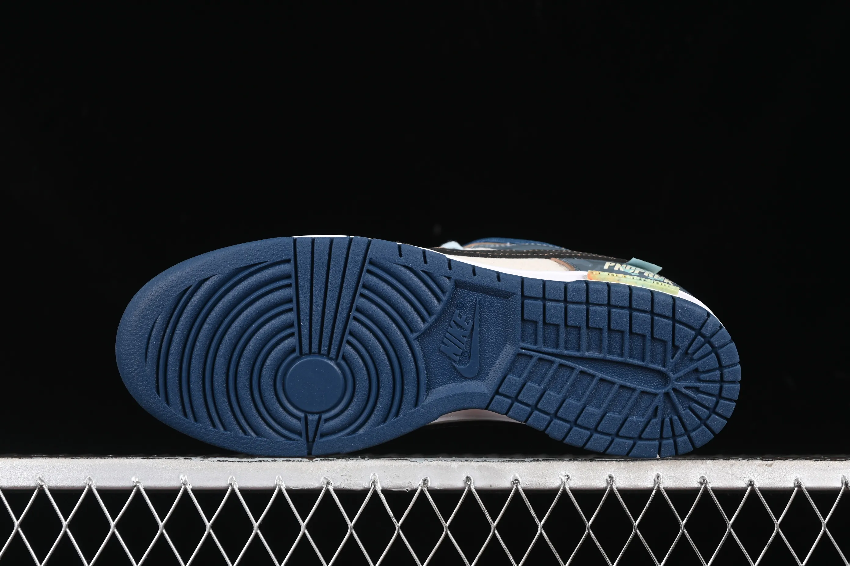 All Categories Nk SB Dunk Series Nk SB Dunk Low Low-top sneakers Nk Dunk Low Panda Prank Age of Sail Wave Search Beige Blue Black Low-top casual sneakers DD1391-400